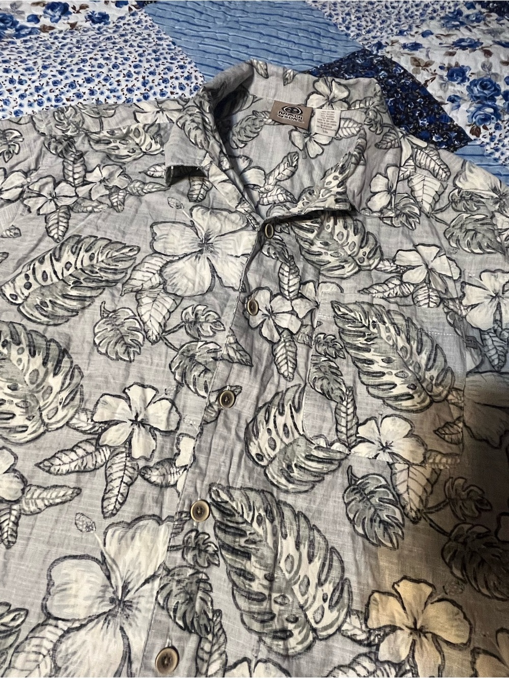 Maui And Sons Mens Large Floral Design Hawaiian Shirt